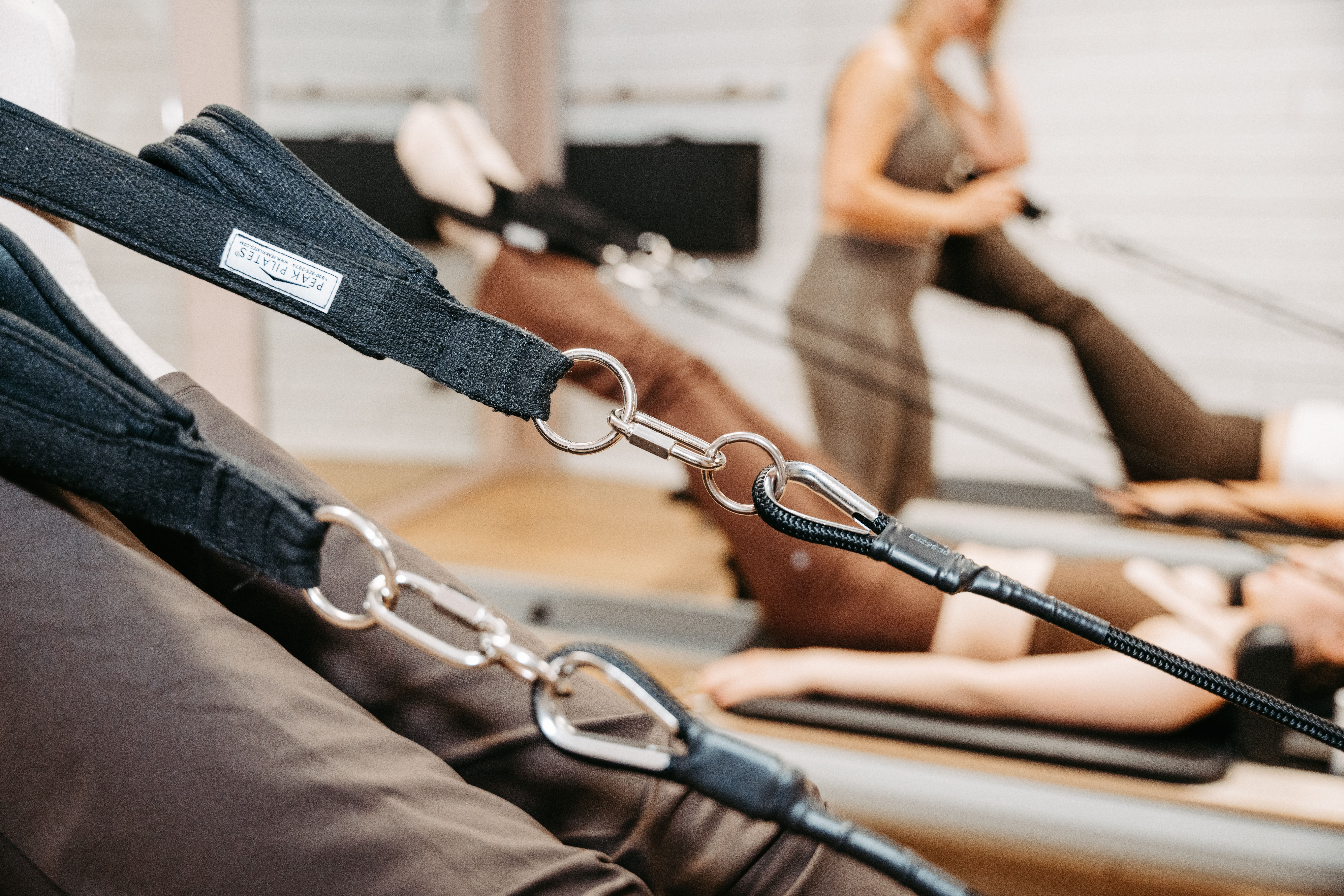Body in Balance Poperinge – Pilates Reformer groepstraining met Peak Pilates materiaal voor core stability, flexibiliteit en een sterker lichaam in de Westhoek