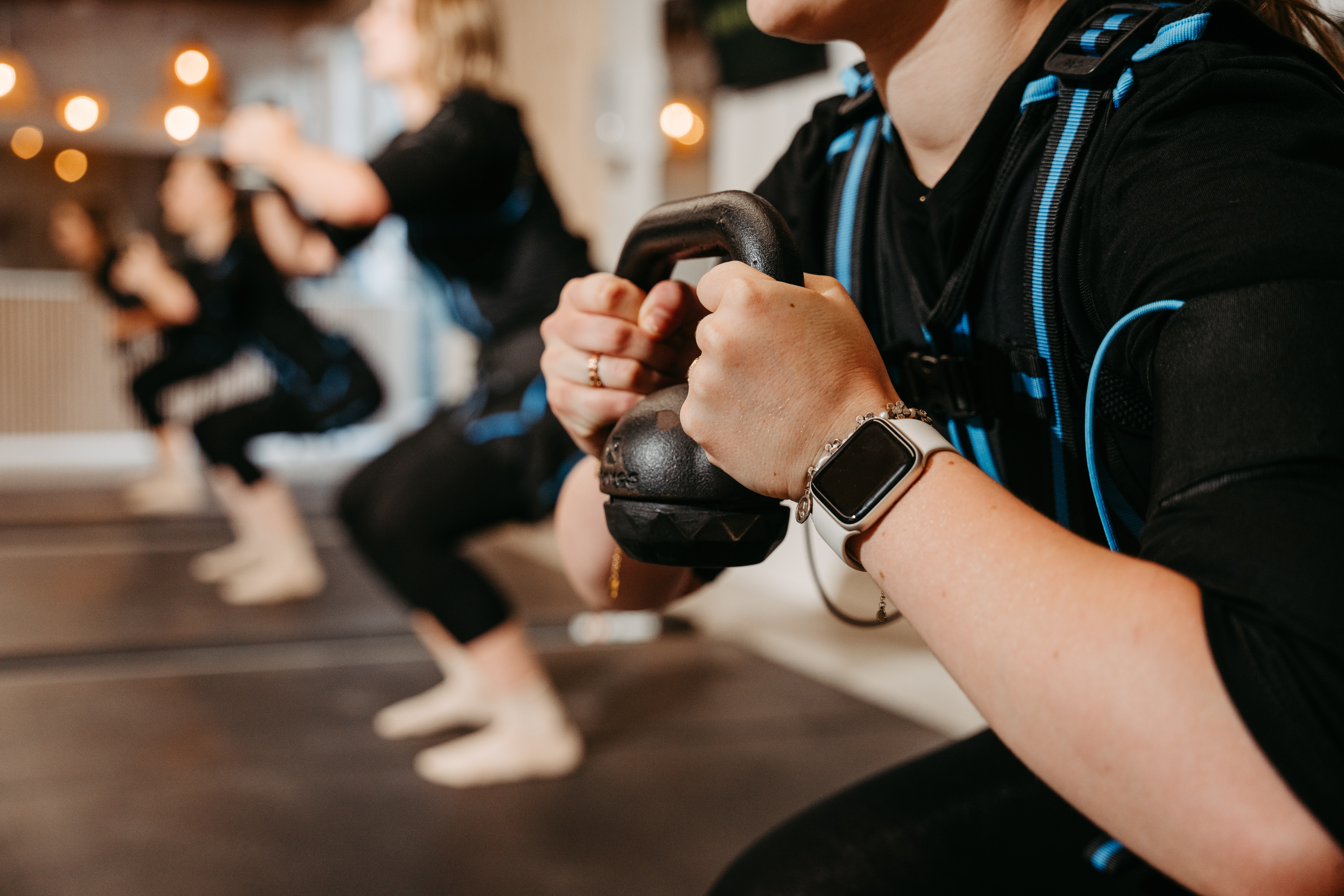 Body in Balance Poperinge – EMS (Electro Muscle Stimulation) groepstraining met squats en kettlebell voor vetverbranding, spieropbouw en core stability in de Westhoek