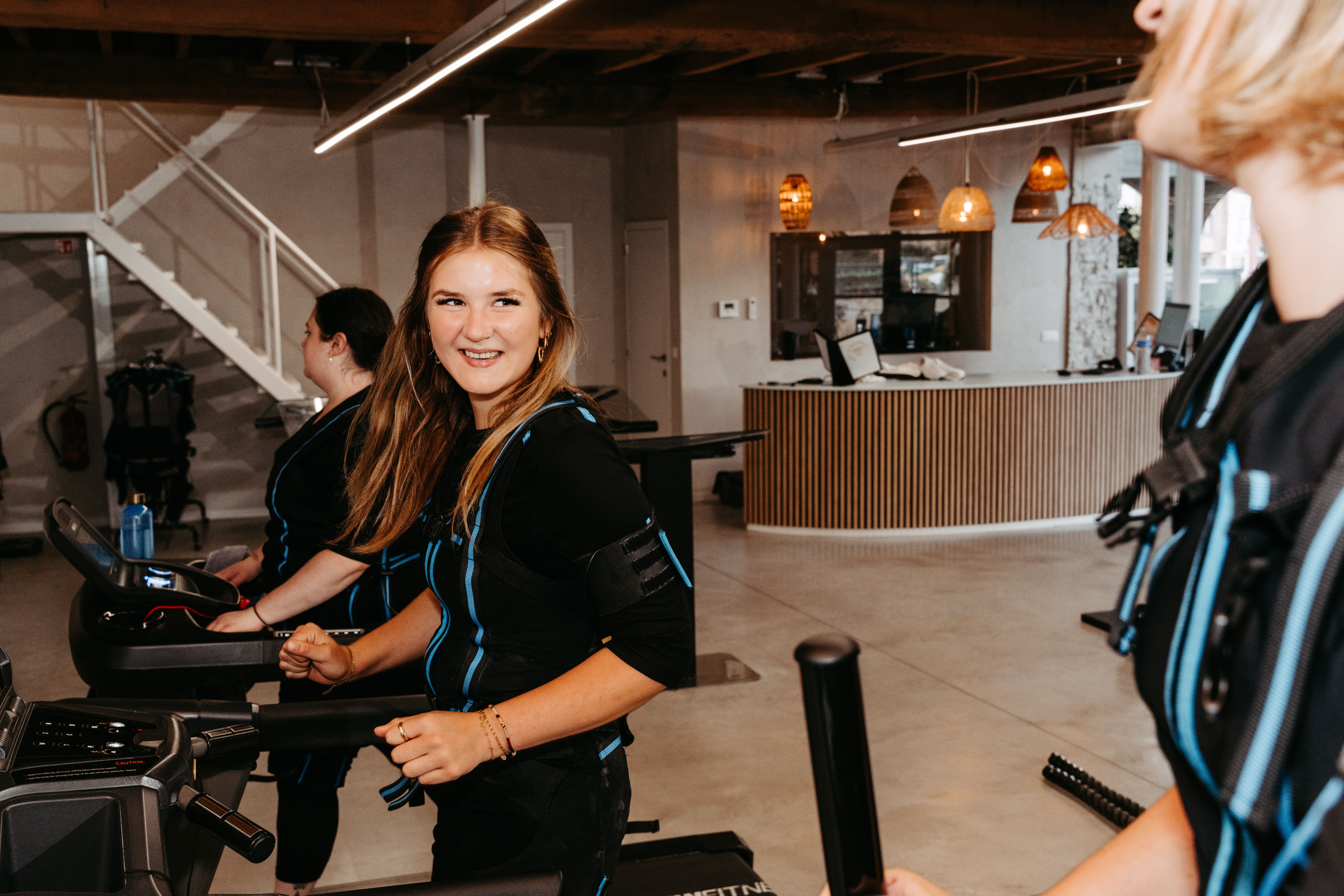 Body in Balance Poperinge – EMS (Electro Muscle Stimulation) cardio training met klantenbinding en gezelligheid tijdens het sporten voor afslanken, conditie en energie in de Westhoek